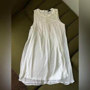Elegant White Sleeveless Dress